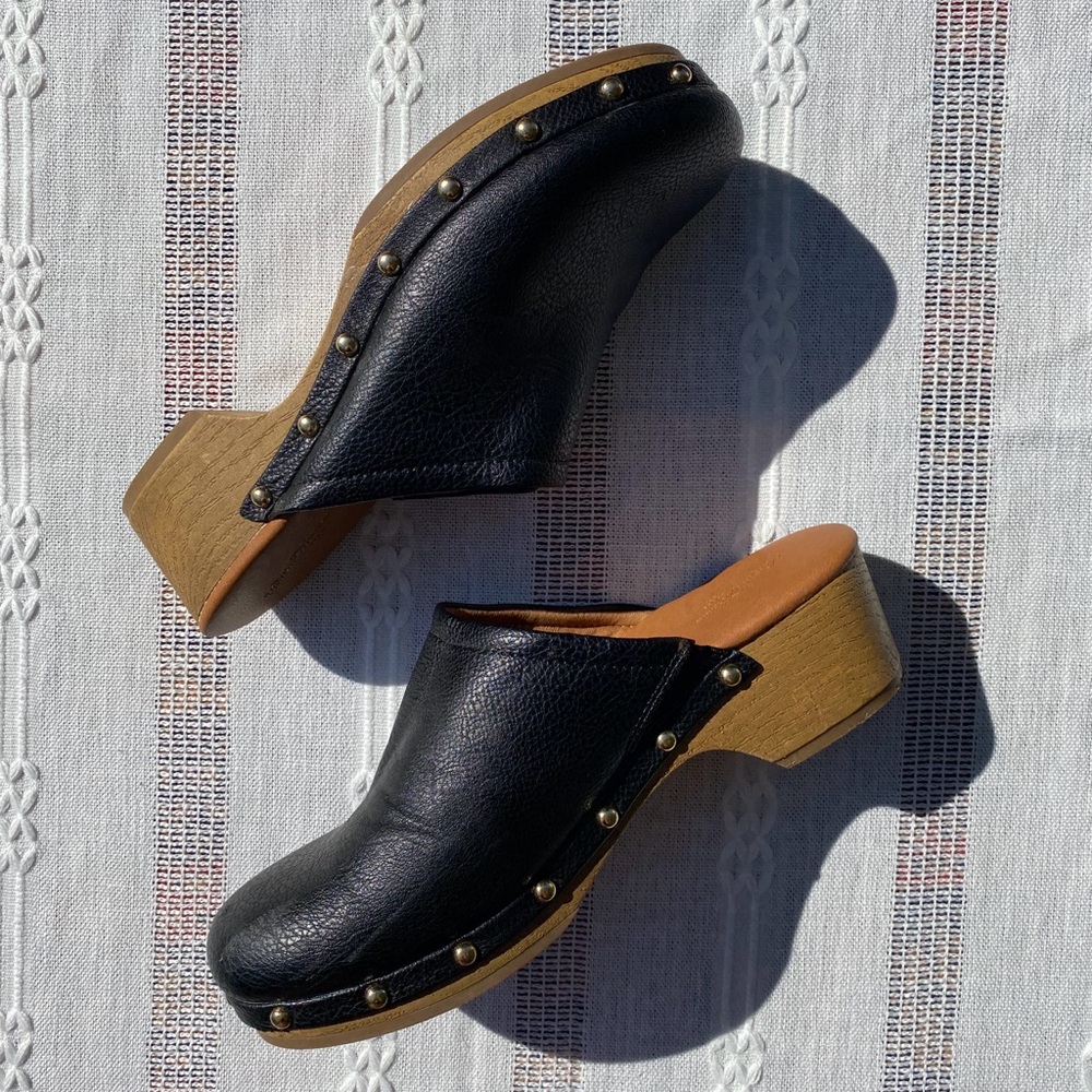 Universal Thread Black Faux Leather Clogs